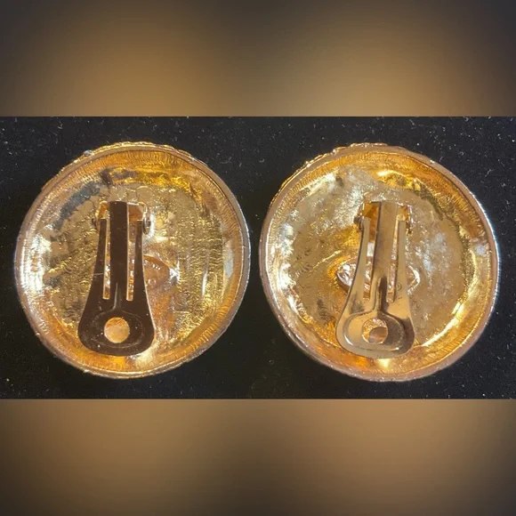 Veg Chanel Round CC Coco Mark Accessory Clip On Gold Tone Earrings - Picture 8 of 9